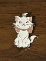 110823 - Hot Topic Exclusive - Marie Sitting - Disney Licensed alternate image