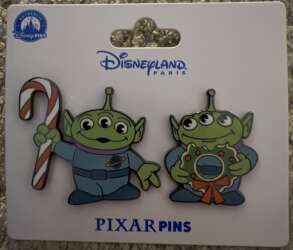 111334 - Christmas 2025 - LGMs holding a Candy Cane and Eating a Cookie - Disneyland Resort Paris alternate image