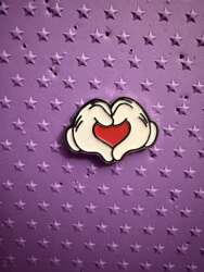 111587 - Old Navy x Disney - Valentine’s Day Heart Hands - Disney Licensed alternate image