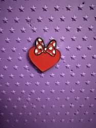 111589 - Old Navy x Disney - Valentine’s Day Bow Heart - Disney Licensed alternate image