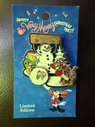 19810 - Mickey's Very Merry Christmas Party (MVMCP) 2004 - Winnie the Pooh and Friends - Walt Disney World alternate image