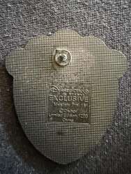 23903 - Mystery Pin Series 2001 - Mickey Mouse Thumbs Up - Disneyland Resort alternate image