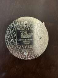 26660 - On the Go - Cruella de Vil - Disney Studio Store Hollywood / Soda Fountain alternate image