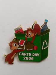 31443 - Earth Day - Earth Day 2006 with Chip & Dale - Disney Store US