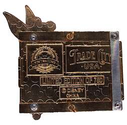 32068 - Trade City, USA - Return to Pin Trader - Walt Disney World alternate image