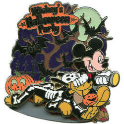 32783 - Mickey's Halloween Party - Mickey and Pluto - Disneyland Resort