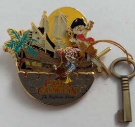 33235 - Pirates of the Caribbean - The Pin'Hunt Event - Chip & Dale on pirate ship - Disneyland Resort Paris