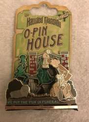 9333 - Haunted Mansion O'Pin House - Caretaker and Dog Diorama - Disneyland Resort alternate image