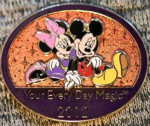 42457 - Disney Visa Card Rewards - Minnie & Mickey Mouse