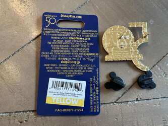 44901 - Walt Disney World 50th Anniversary - Passholder - Mickey with Cinderella's Castle - Walt Disney World alternate image