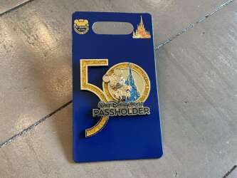 44901 - Walt Disney World 50th Anniversary - Passholder - Mickey with Cinderella's Castle - Walt Disney World alternate image