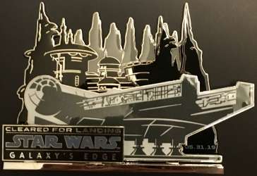 32194 - Star Wars Galaxy's Edge - Cleared For Landing Diorama Jumbo Pin