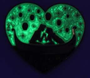 38539 - BoxLunch - Disney - Tangled Rapunzel & Flynn Heart Glow - Loungefly alternate image