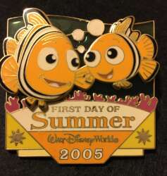 58424 - Disney Parks Seasons - Summer - 2005 - Marlin and Nemo Stained Glass - Walt Disney World