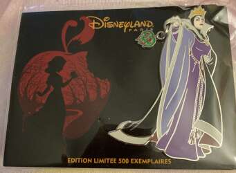 59353 - Villainous Pin Trading Day - Evil Queen Holding Apple Dangle - Disneyland Resort Paris alternate image