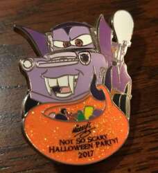 5935 - Mickey's Not So Scary Halloween Party MNSSHP 2017 - Mystery Collection - Tow Mater CHASER - Walt Disney World