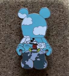 61057 - Vinylmation - Mickey Mouse walking on World