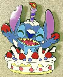 63497 - Fantasy Pin Series - Strawberry Birthday Cake - Fantasy Unlicensed