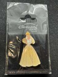 69975 - Cinderella in Wedding Dress - Disneyland Resort Paris