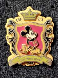 70750 - Mickey Mouse - Walt Disney World Crest - 1971 - Walt Disney World alternate image