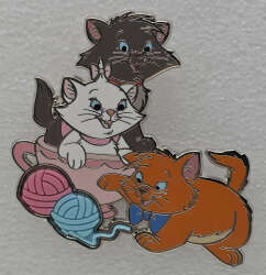 72798 - BoxLunch - Disney - Berlioz, Toulouse, and Marie playing with Yarn - Disney Licensed alternate image