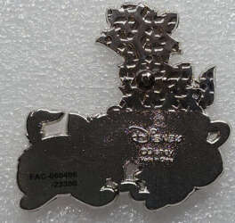 72798 - BoxLunch - Disney - Berlioz, Toulouse, and Marie playing with Yarn - Disney Licensed alternate image