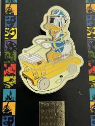 72875 - The Walt Disney Family Museum - Donald Pull Toy - Disney Licensed