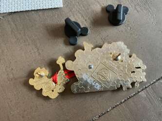 74637 - Christmas 2012 - Mickey Mouse and Friends on Sleigh alternate image