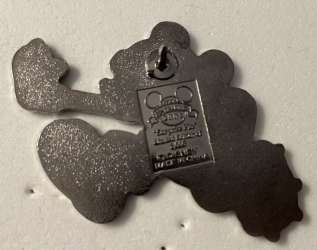 74666 - Mickey playing football - 2001 Surprise pin - Walt Disney World alternate image