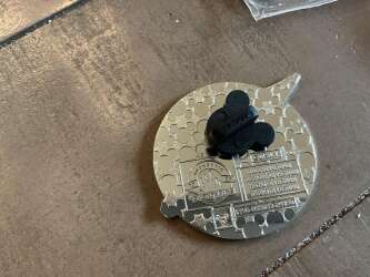 75007 - Mickey Mouse Club Mystery Collection - Scrooge with Pennant alternate image