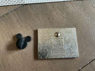 78765 - Disney California Adventure Starter Set with Lanyard - Mickey and Minnie Travel - Lightning at Cozy Cone Motel - Disneyland Resort alternate image