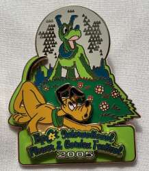 79263 - EPCOT International Flower & Garden Festival 2005 - Pluto with Pluto Topiary - Walt Disney World