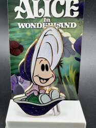 79479 - Figpin Alice in Wonderland - Baby Oyster Sitting CHASE (1675) - FiGPiN alternate image