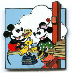 83597 - Mickey and Minnie Pie Lunch Break - Building a Building