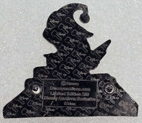 105748 - 2004 Holiday Lilo & Stitch - Stitch Elf - Santa's Workshop - Disneyland Moonliner - Disney Auctions alternate image