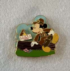 86902 - Thanksgiving - Happy Thanksgiving 2001 - Mickey Pilgrim with a Turkey - Walt Disney World