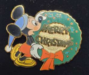 87704 - Mickey Holding Wreath - Disney Licensed