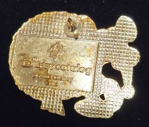 87704 - Mickey Holding Wreath - Disney Licensed alternate image