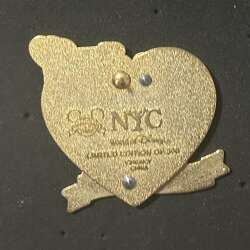 92230 - World Of Disney (NYC) - Mickey and Minnie Valentine’s Day Kiss - Disney Store US alternate image