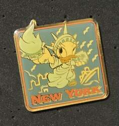 92352 - Daisy Duck as Statue of Liberty - Tokyo Disneyland Resort