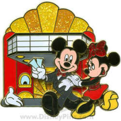 92366 - World Of Disney (NYC) - White Glove: Mickey and Minnie at the Theater - Disney Store US