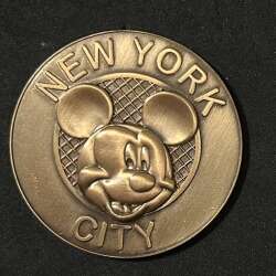 92379 - World Of Disney (NYC) - Subway Token - Mickey Mouse - Disney Store US alternate image
