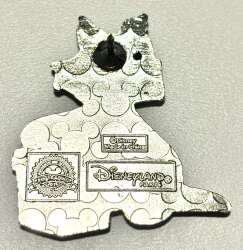 93192 - Christmas 2018 - Figaro with Christmas gift - Disneyland Resort Paris alternate image