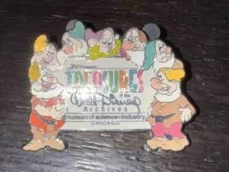 93282 - Snow White and the Seven Dwarfs - Treasures of Walt Disney Archives Chicago - Disney Licensed