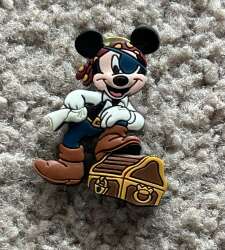 93298 - Pirates of the Caribbean - Mickey Pirate Treasure Chest Rubber 3D - Walt Disney World