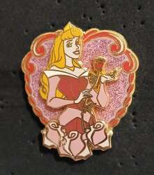 93798 - Princess Aurora holding rose - Glitter Heart - Disneyland Resort Paris