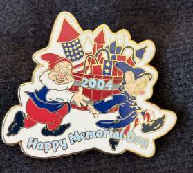 94329 - Memorial Day - Seven Dwarves - Happy Memorial Day 2004 - Theme Park Cast Member Exclusive