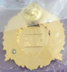 95091 - DLR Cast Member Pin of the Month - 50th Anniversary Christmas Wreath - Disneyland Resort alternate image