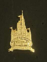 December 2012 Pin & Lithograph Cast Member Exclusive Gift — Gold Castle ONLY (No Lithograph)