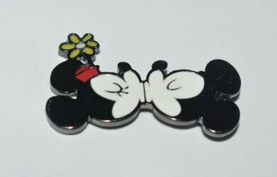 Minnie & Mickey Mouse Kissing
